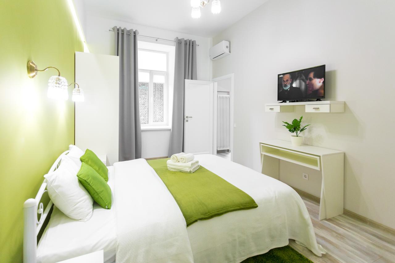 Bessarabka Apartment *